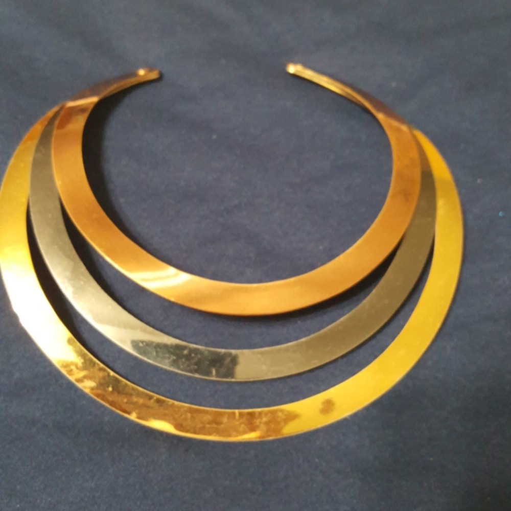 Choker necklace